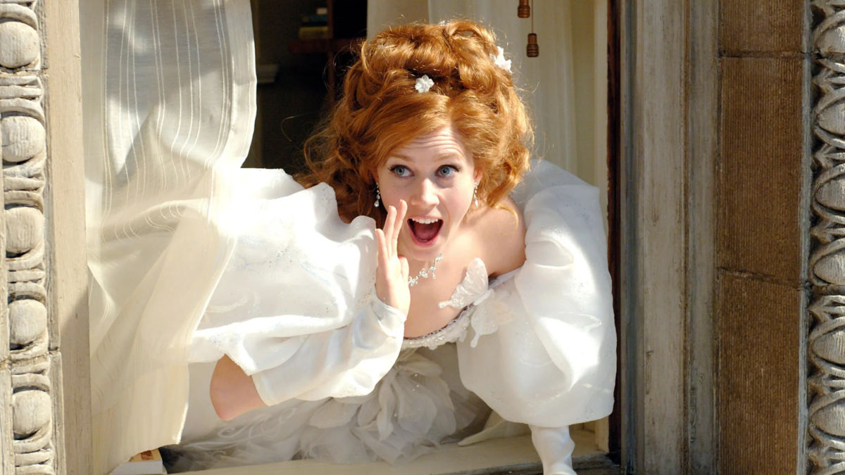 Amy Adams, Lionne en robe de princesse et regard de sniper