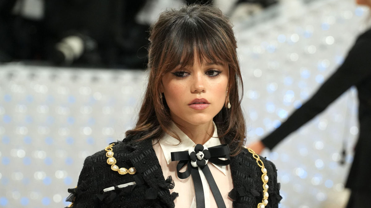 Jenna Ortega, une Balance magnétique qui ensorcelle Hollywood