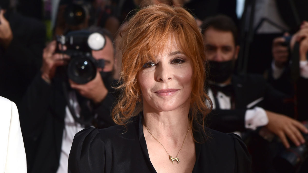 Toujours envoûtante, Mylène Farmer reste une Vierge hors du temps